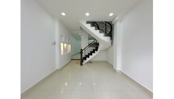 Bán Nhà HXH khu D2, Hutech, 3.5x13, 3 Tầng 3 PN Nhỉnh 6 Tỉ